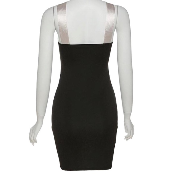 Dresses 3 for $50
NWT Women’s Velvet Cider Mini Bow Bodycon Dress Size Large - Picture 3 of 6